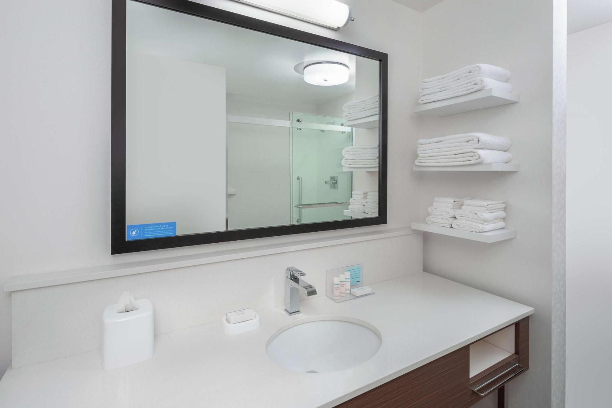 Hampton Inn & Suites San Diego Airport Liberty Station Екстериор снимка