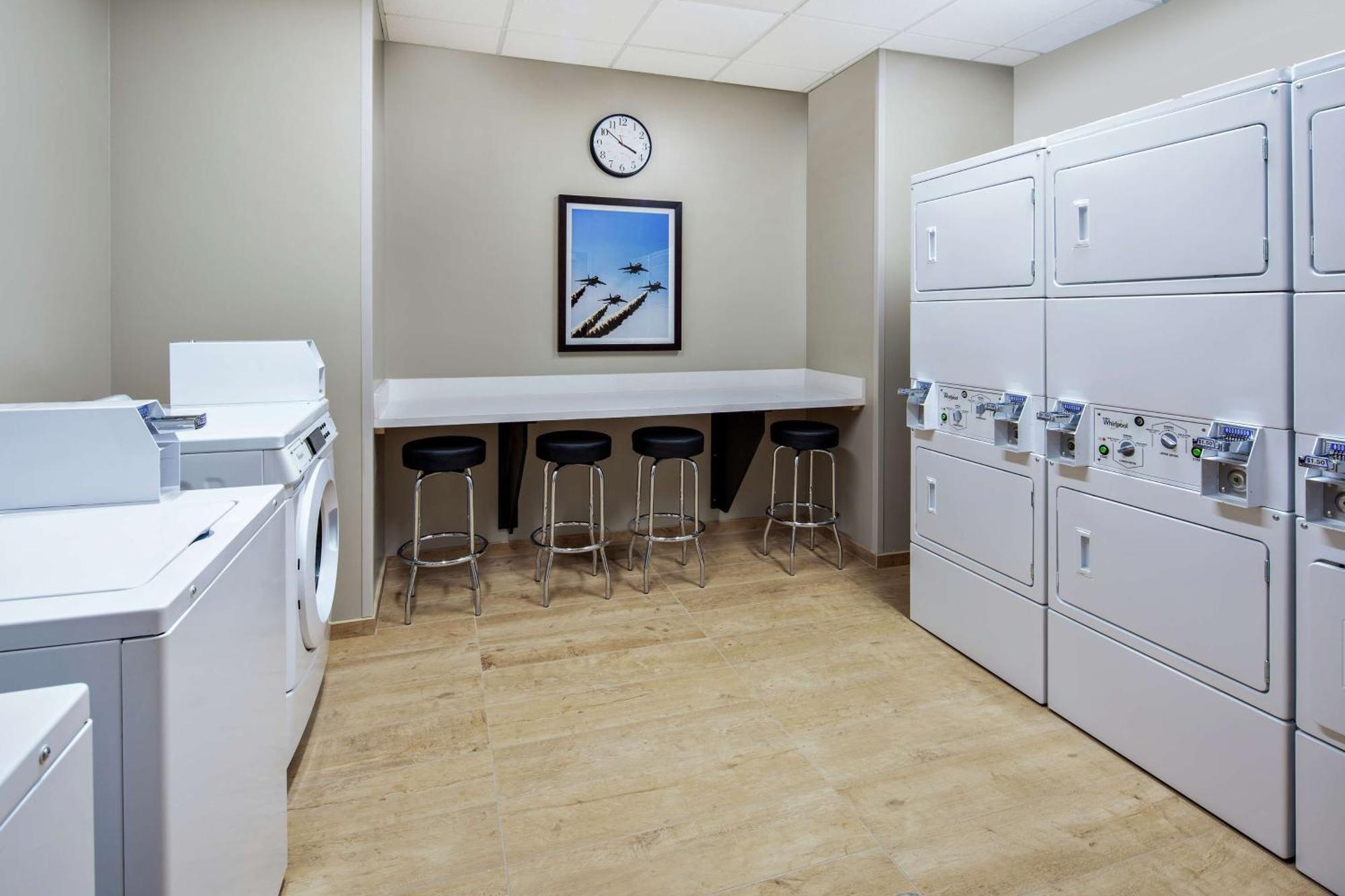 Hampton Inn & Suites San Diego Airport Liberty Station Екстериор снимка
