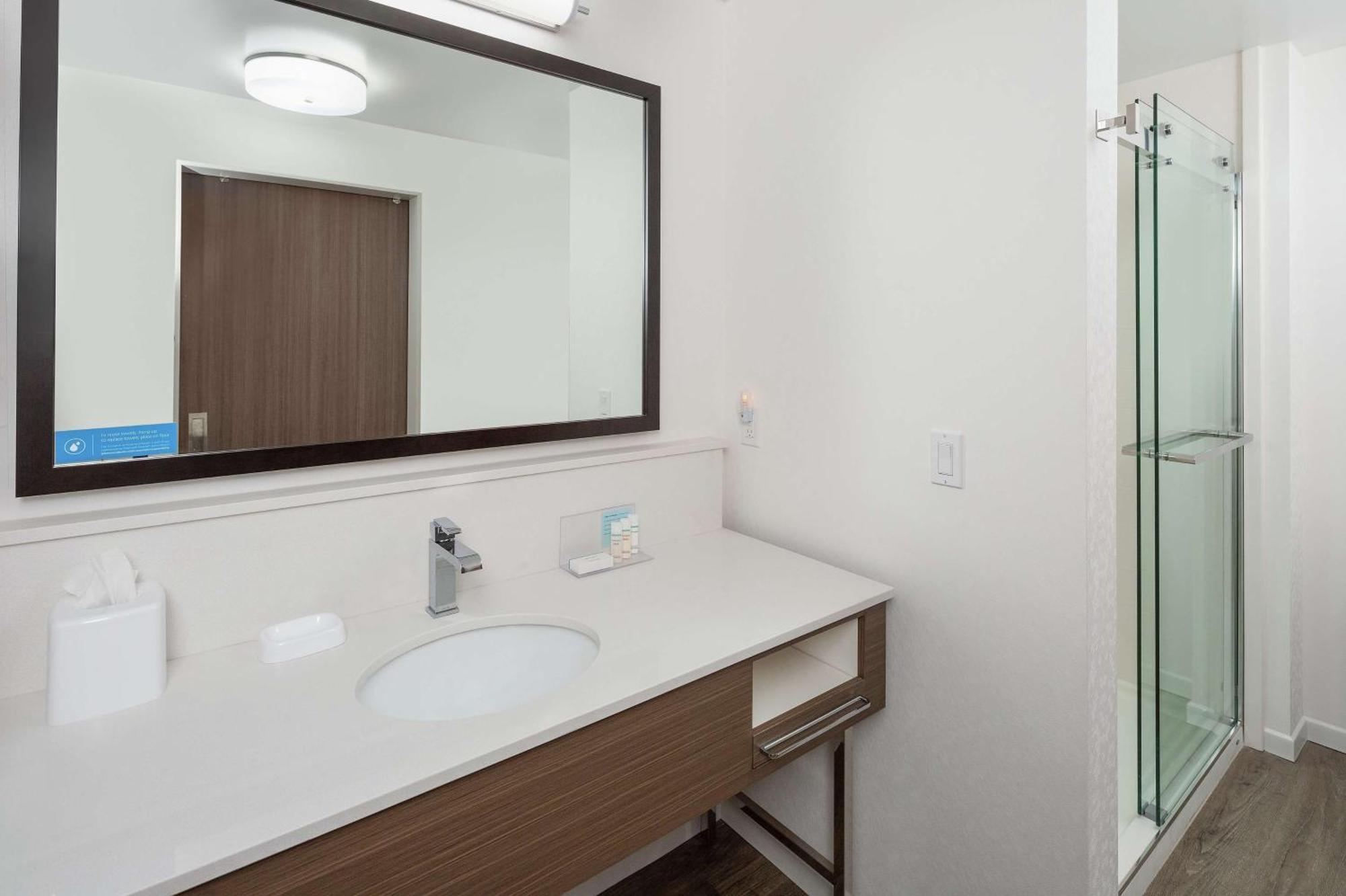 Hampton Inn & Suites San Diego Airport Liberty Station Екстериор снимка