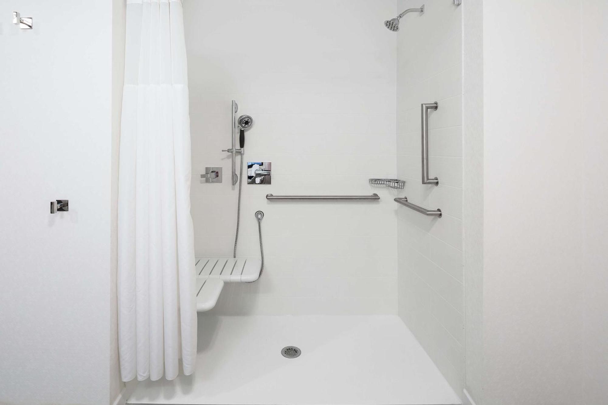 Hampton Inn & Suites San Diego Airport Liberty Station Екстериор снимка
