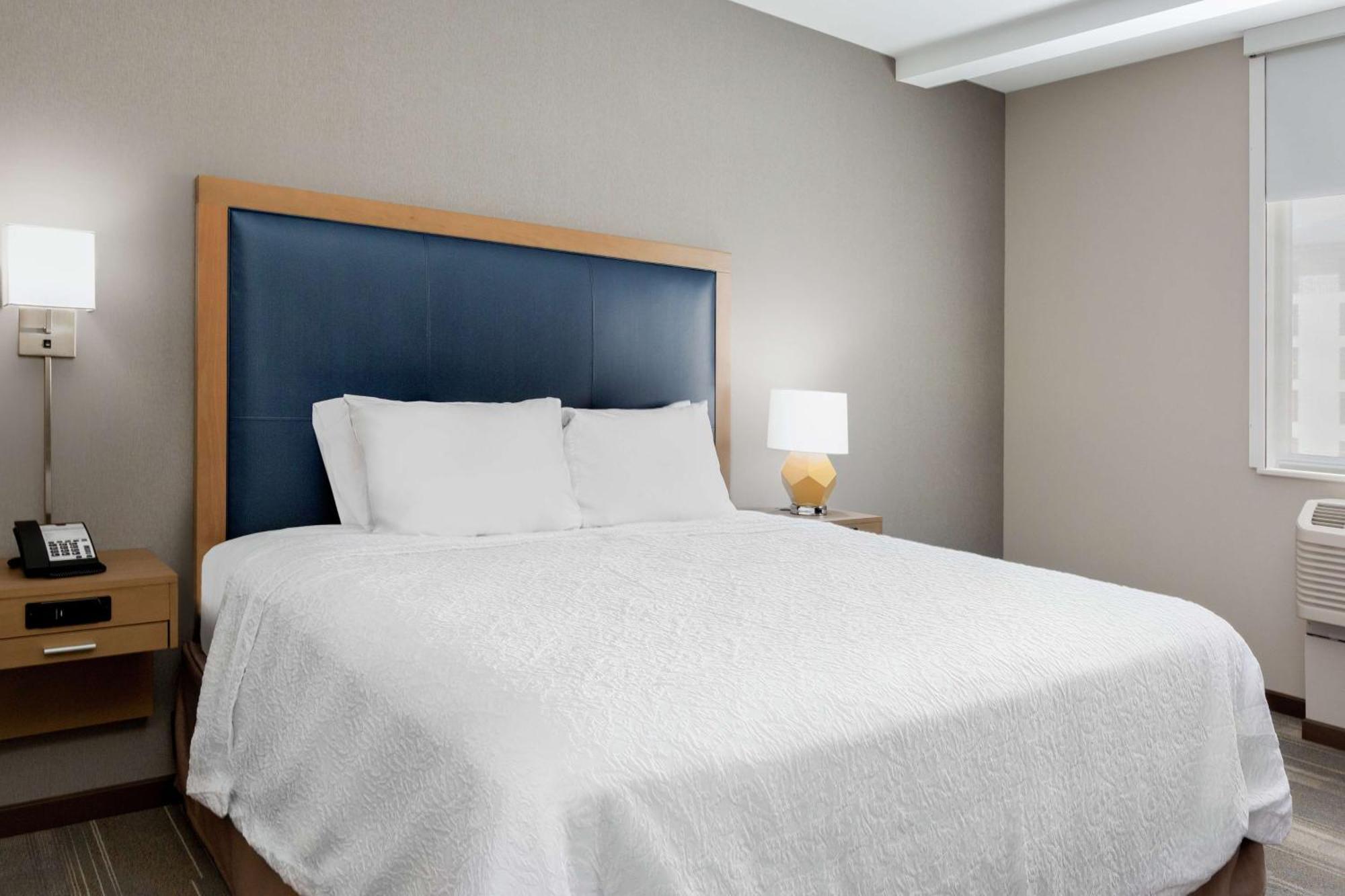 Hampton Inn & Suites San Diego Airport Liberty Station Екстериор снимка