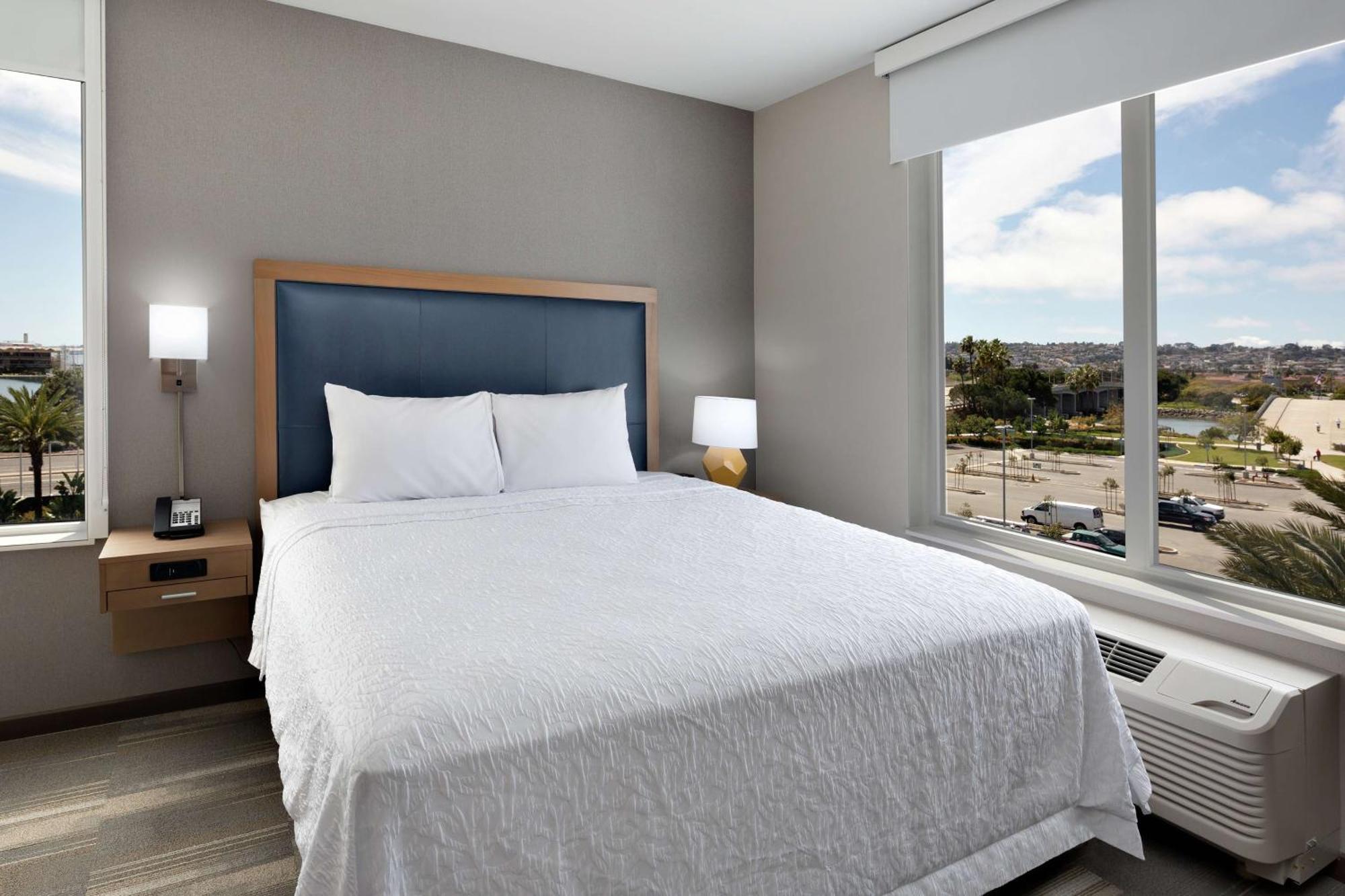 Hampton Inn & Suites San Diego Airport Liberty Station Екстериор снимка