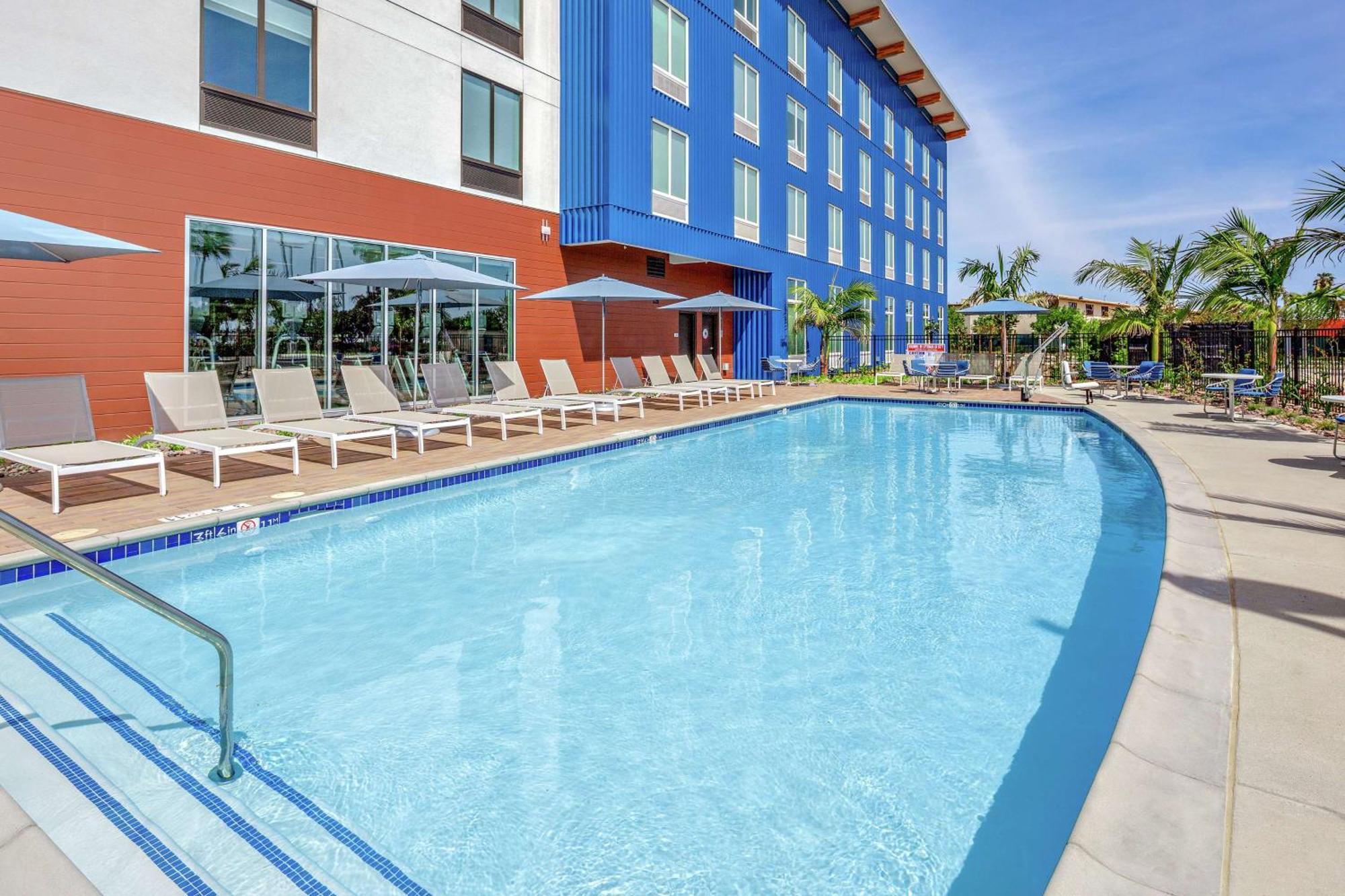 Hampton Inn & Suites San Diego Airport Liberty Station Екстериор снимка